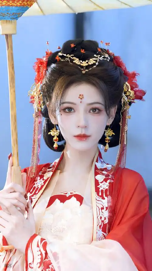 #张予曦红衣古装美到我失语#