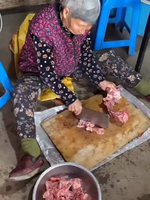 转发微博            @爱吃的飞鱼1234:       孙老太日常生活#美食