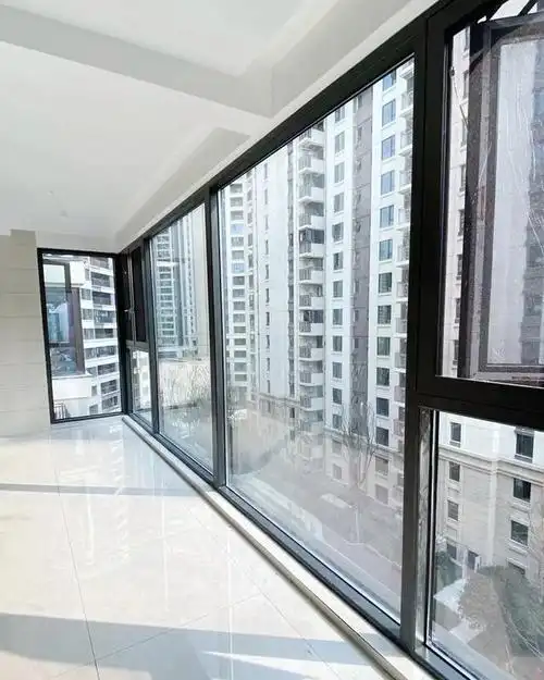 为何大玻璃封阳台越来越少?只因这几个缺点,让人嫌弃!