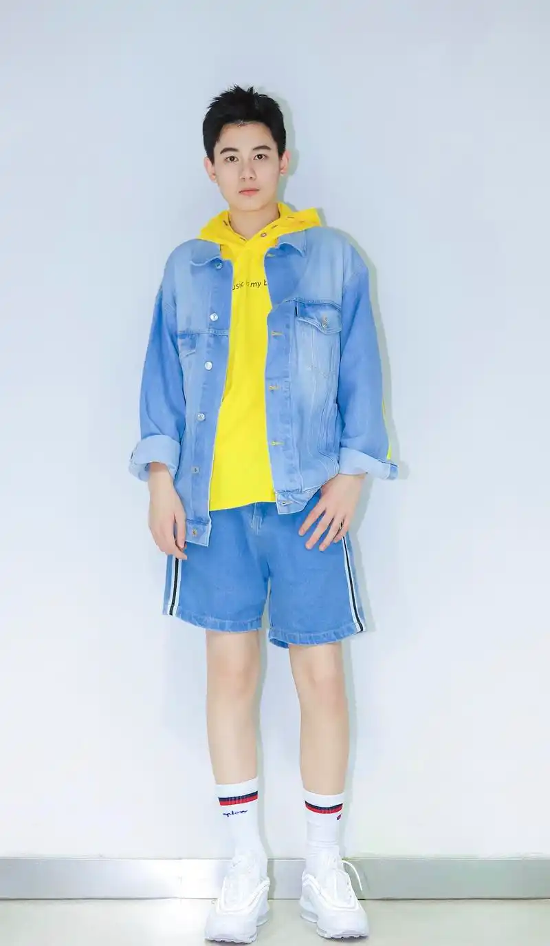 公布恋情维护女友,胡先煦谈恋爱还能得到粉丝的支持