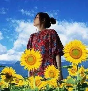 女头像图片中带花的意境_微信头像图片大全