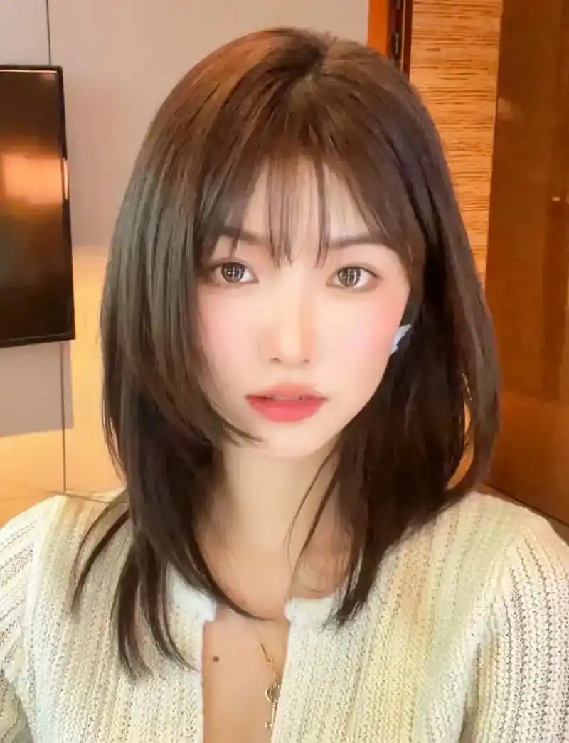 中长发初恋头.发型对一个人影响太大了 试着换个发型,可以解 - 兑音