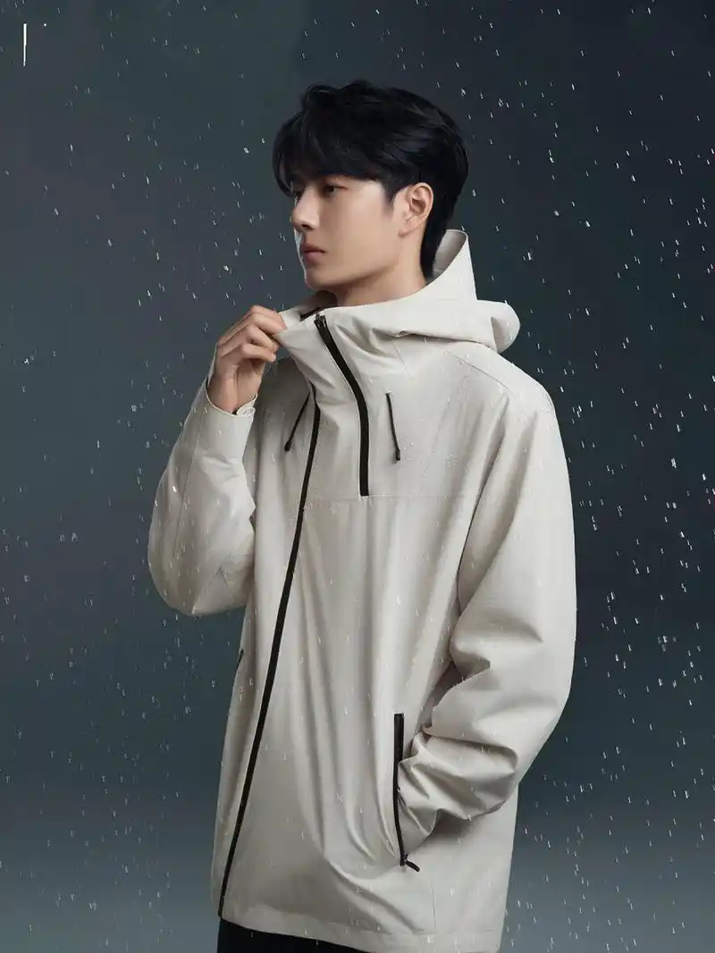 王一博# 秋天来了,王一博最新穿搭来了,蕉内全新防晒外套,轻松哪篌