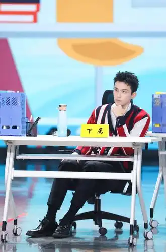 吴磊出演快乐大本营 变身职场加班族爆笑解压业务员