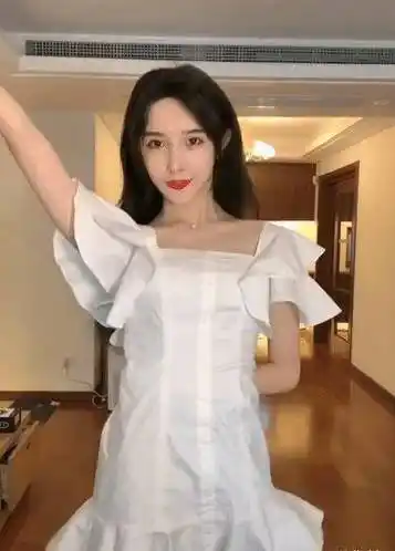 原创女装大佬翻车了穿时尚小裙子不料被腋窝出卖女生一般都没有