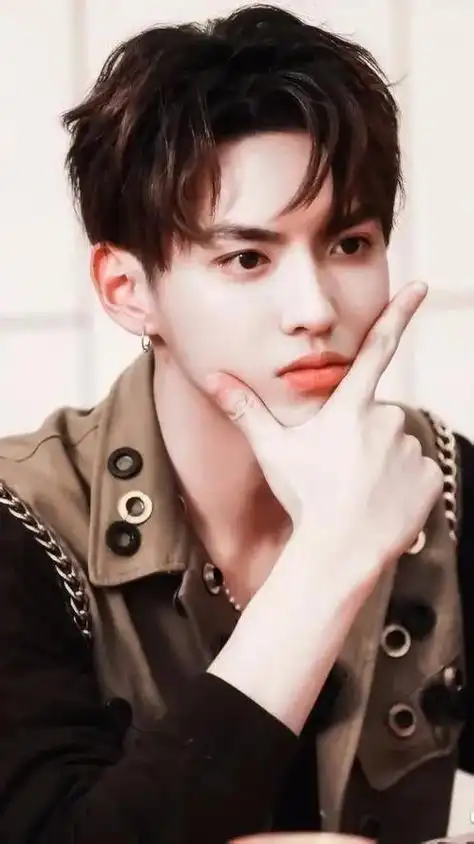 吴亦凡,吴亦凡:无疫烦!让新冠状病毒早日滚回它老家去吧! - 抖音