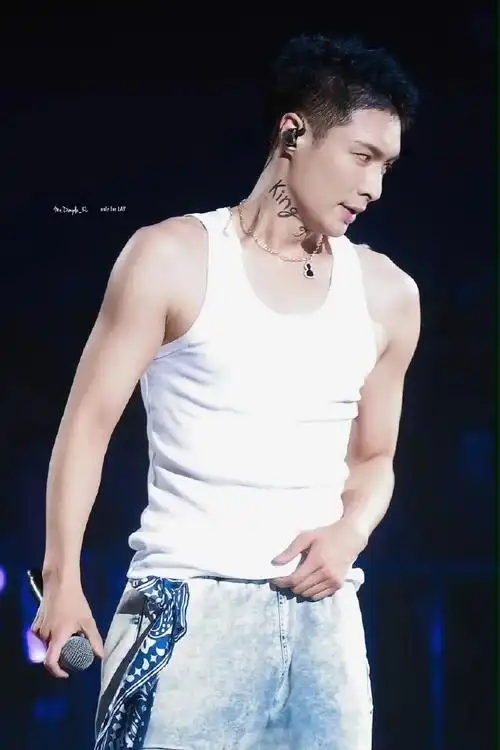 张艺兴寸头好man啊