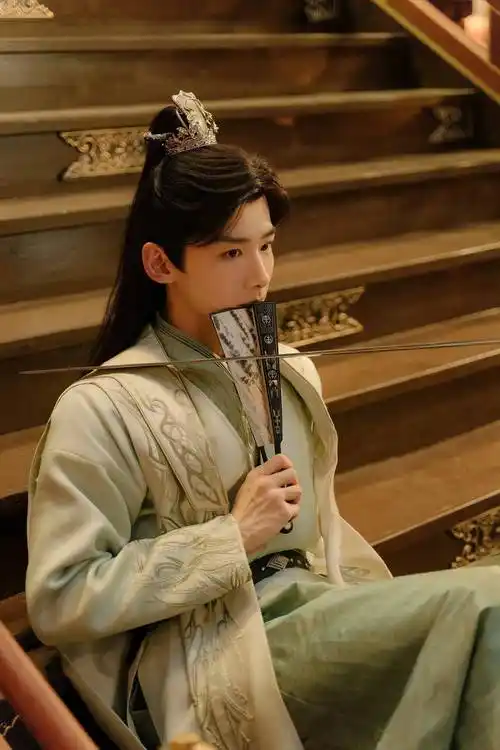 白敬亭造型合集:古风美男,英姿飒爽