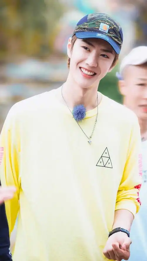 回应: 求王一博笑的图片