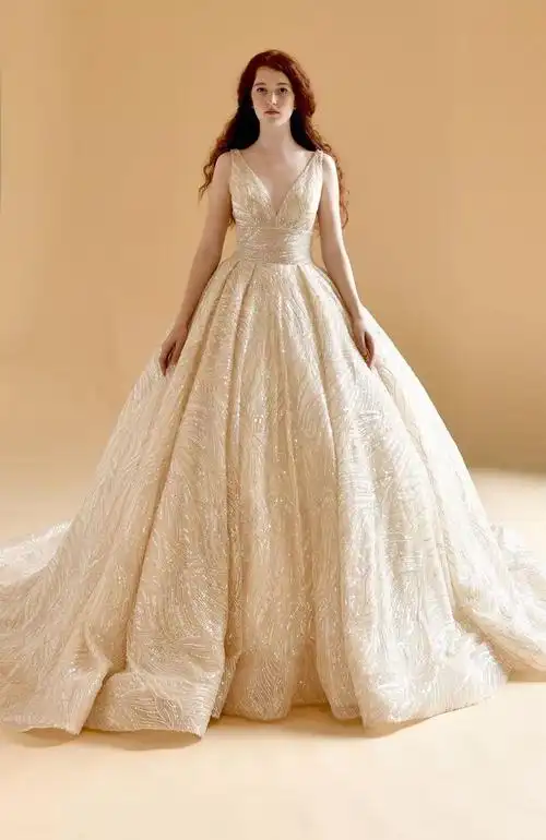 theatelierbyprofessorjimmychoo婚纱秀款美图欣赏