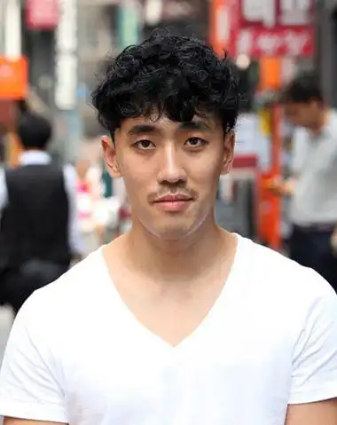 男生留长发好看吗 男生自然卷应该留什么长发