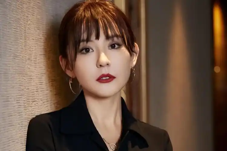 回顾这一次37岁的热依扎给女演员们提了一个醒