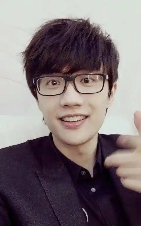 十年"轮回路":许嵩的默默无闻,让多少"实力派"歌手无地自容_周杰伦