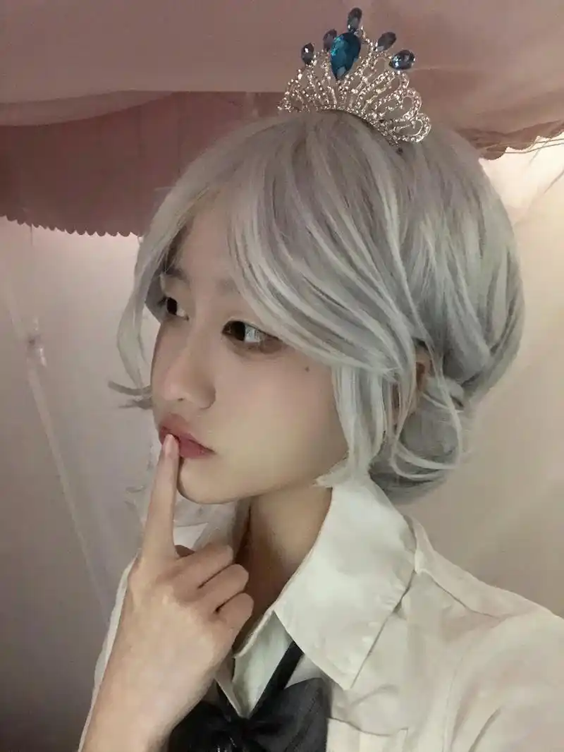 把和平精英女角色带入现实.#白毛 #185大帅哥 #和平精英 - 抖音