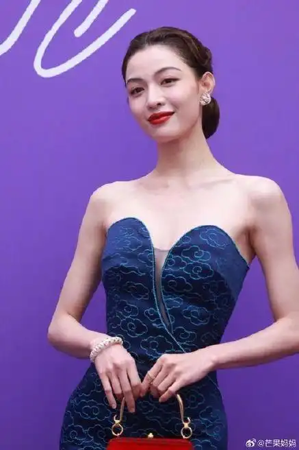 钟楚曦红毯状态,大方明媚,状态忒好了!