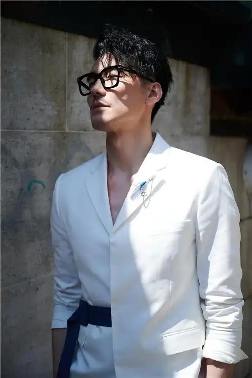 胡兵时装周伦敦首站收官 助力亚洲新锐设计力量|走秀|t台|模特|伦敦