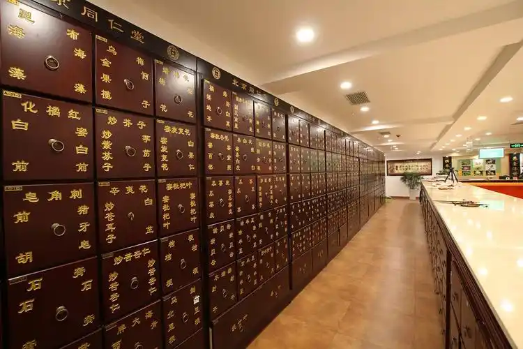 熬药房:在这里买的药品,都可以免费打粉,切片三楼是中医馆,这里中药玲