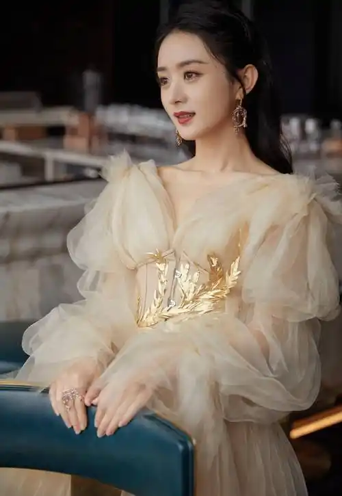 原创赵丽颖最新杂志封面花絮67橘红色67口红配眼影超显白太美了