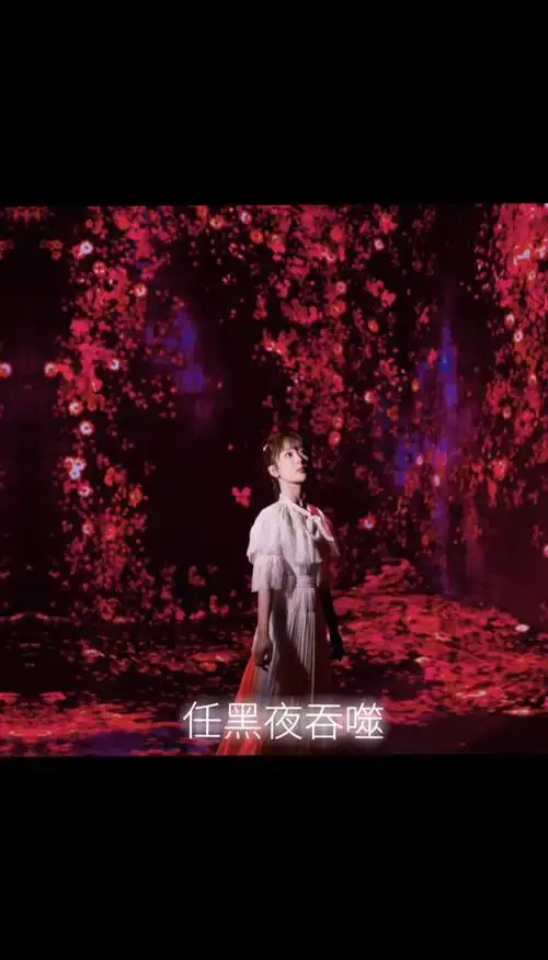 小荷才露尖尖角,早有蜻蜓立上头@杨紫