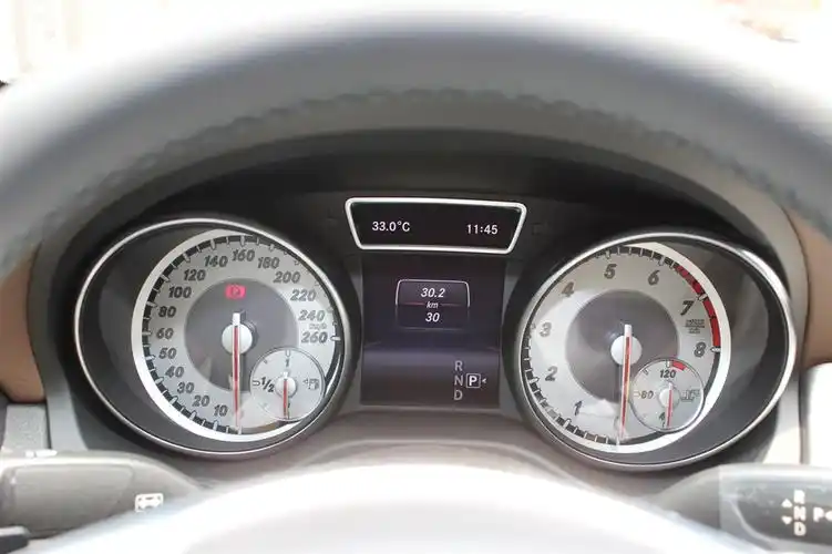 奔驰cla级(进口)仪表盘背光显示