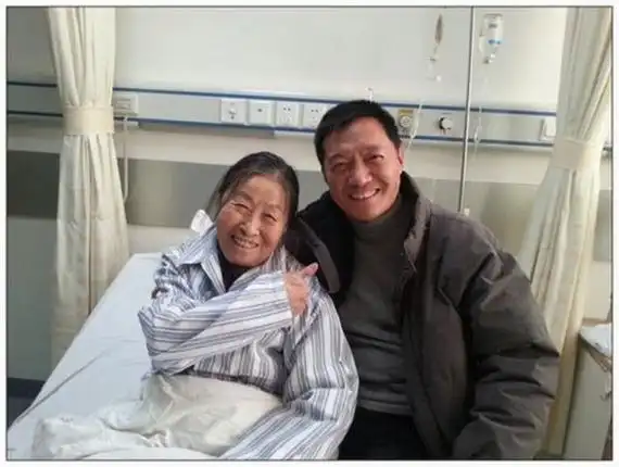 张少华一直在外拍戏,家里的生活全部丢给了丈夫张惠宝,但是张少华却