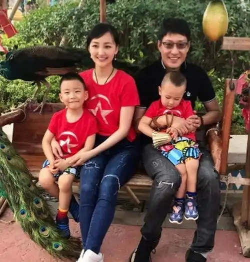 于震有两个儿子,这让他特别幸福,特有成就感.