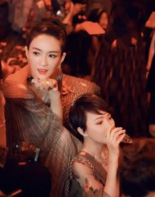 刘嘉玲回应删除baby好友,因更换手机且不常联系,并真诚道歉_明星_活动