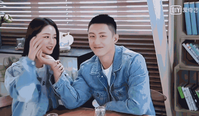 黄景瑜和女艺人片场互动#既然cue到了青春创世纪和爱上特种兵与吴谨言