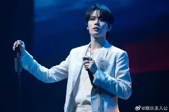 林彦俊 卖书#昨晚直播提及到的新书其实是作为礼物送给粉丝,并非梢档