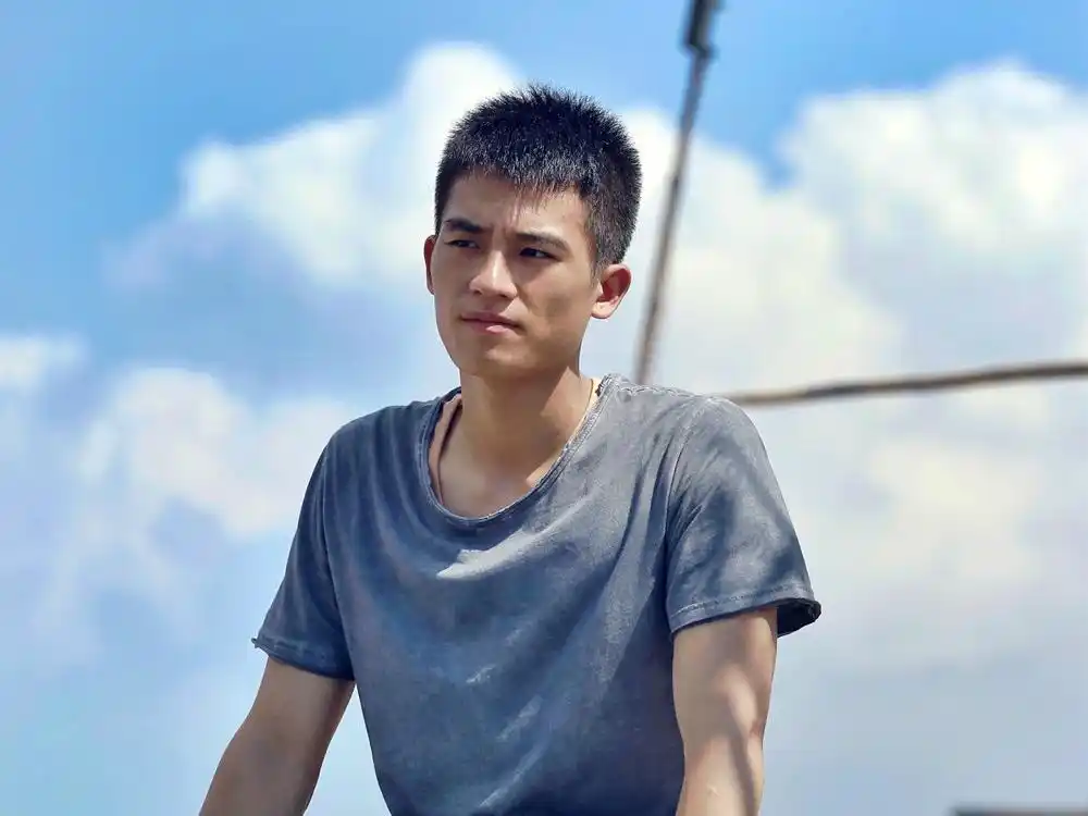 欧豪:刚毅果断的俊朗少年