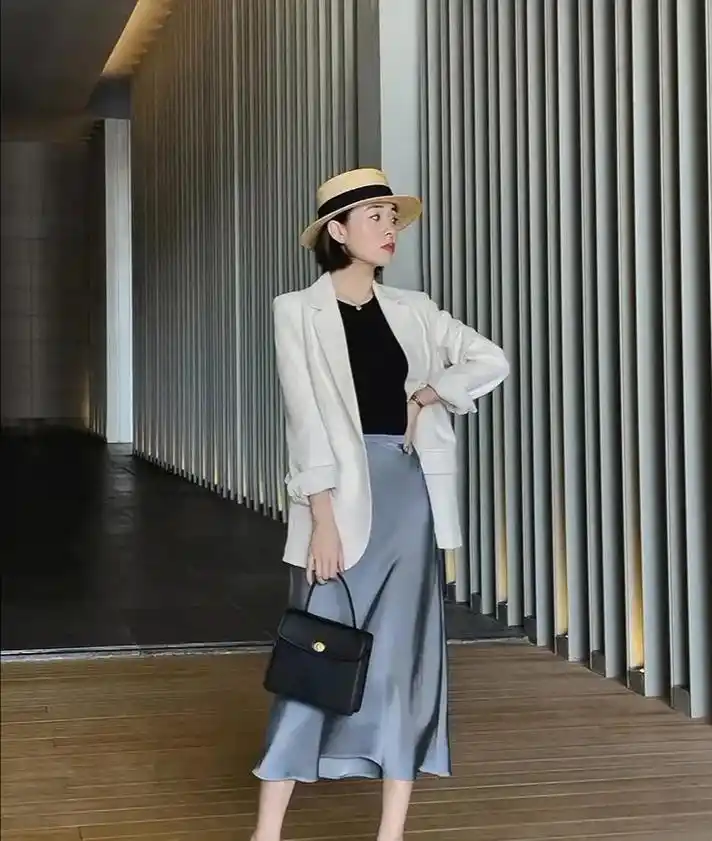西装是一种很好驾驭的单品,但也不是随意的搭配,就能完成很多好看又显