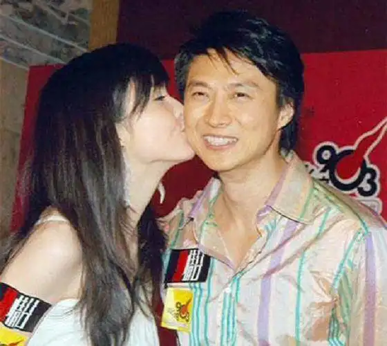 朱茵下嫁黄贯中坚持5年无性婚姻她的故事远比你想得更精彩