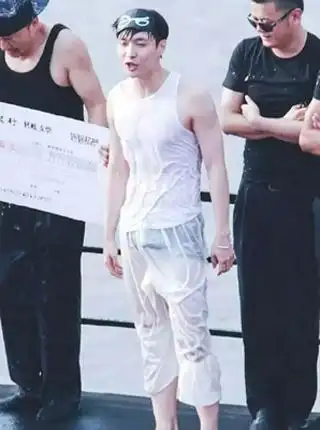 【图】张艺兴湿身露下体 综艺节目开启小鲜模式_日韩星闻_明星-超级