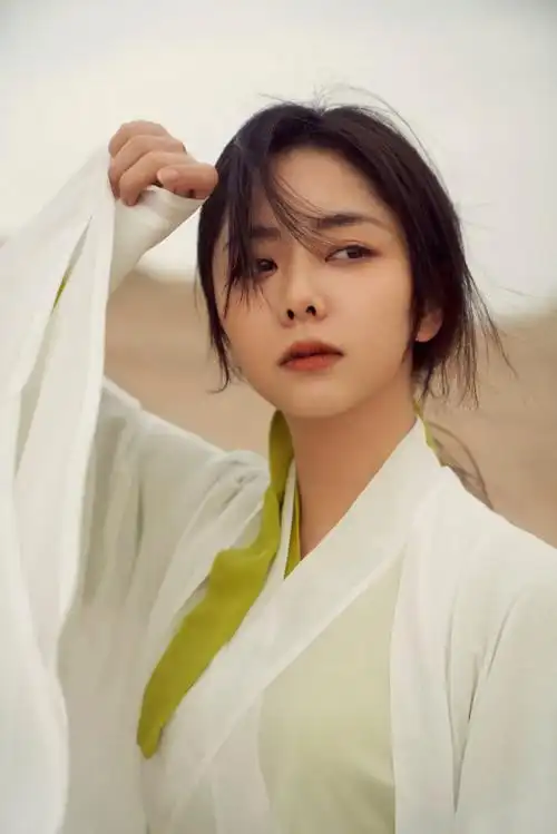 谭松韵夏日白裙##谭松韵夏日ootd