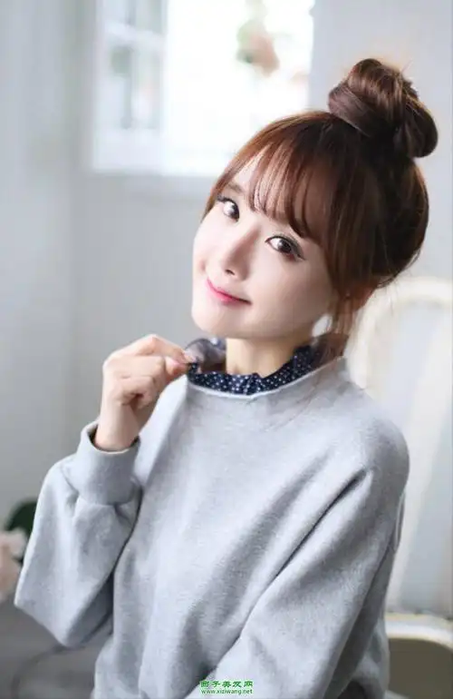 长头发齐刘海丸子头怎么扎