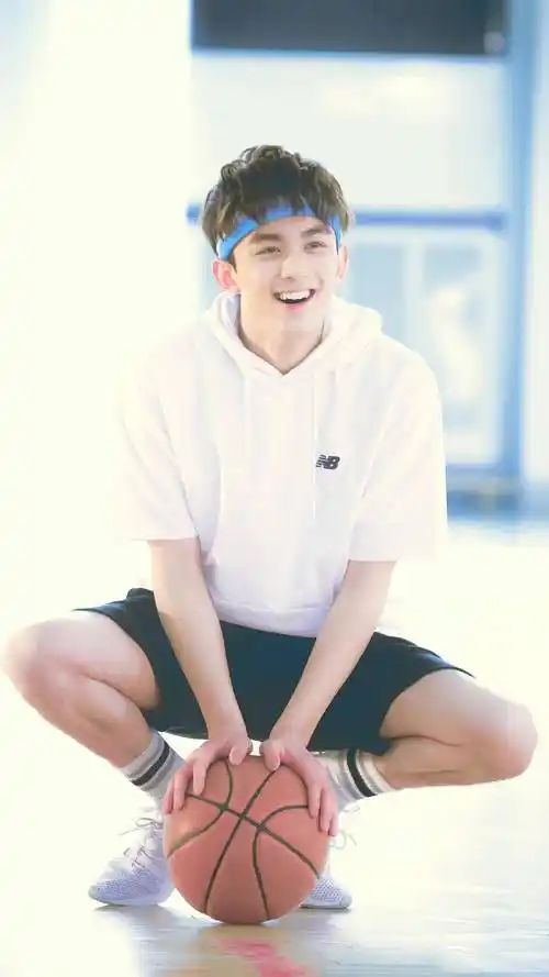 八卦爆料|吴磊,戚薇,杜海涛,尹正黄晓明,陈伟霆,刘亦菲_投资_健身