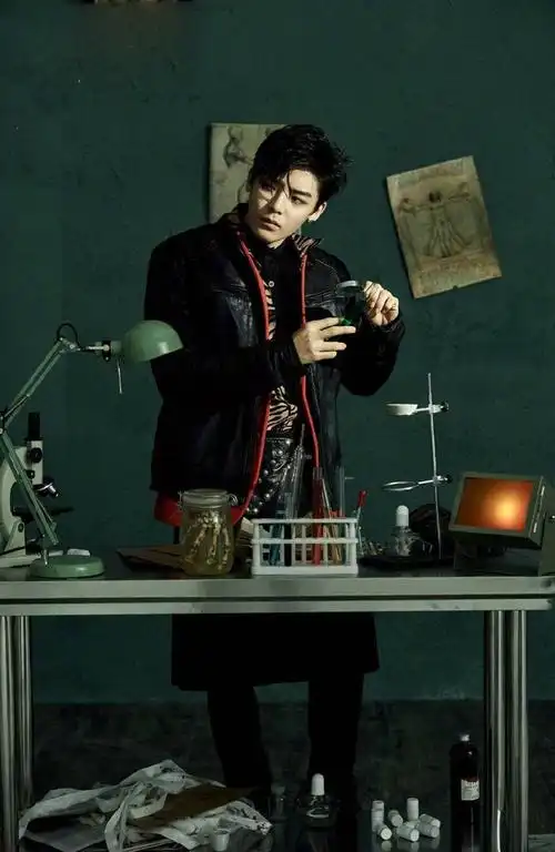 侯明昊芭莎男士时尚写真大片