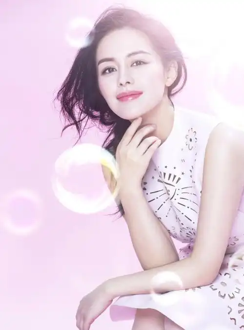 王力可最新时尚大片曝光 笑容甜美元气满满