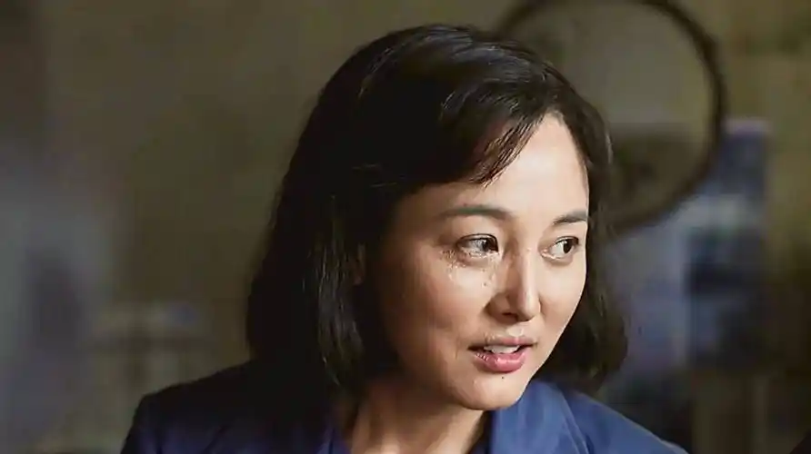 然而,导演在见过张延本人后却有点犯难:那个时候的张延刚好有点发福