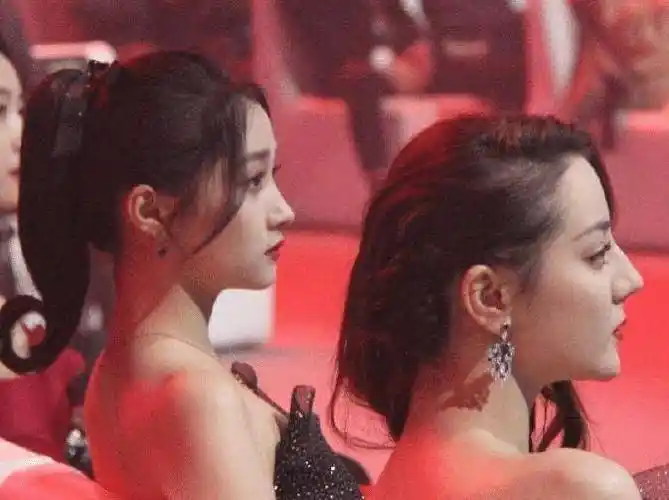 原创迪丽热巴和关晓彤同框看清俩人侧脸的对比终于明白鹿晗的审美