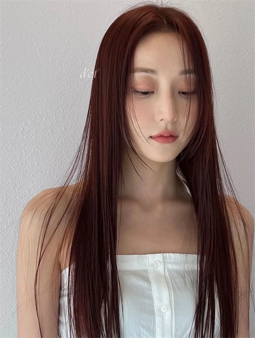 红棕色长直发,这款韩国女神爆款的发型,显白又洋气时髦.