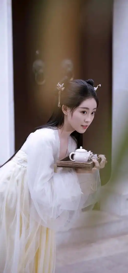 明星古装壁纸:云想衣裳花想容,春风拂槛露华浓