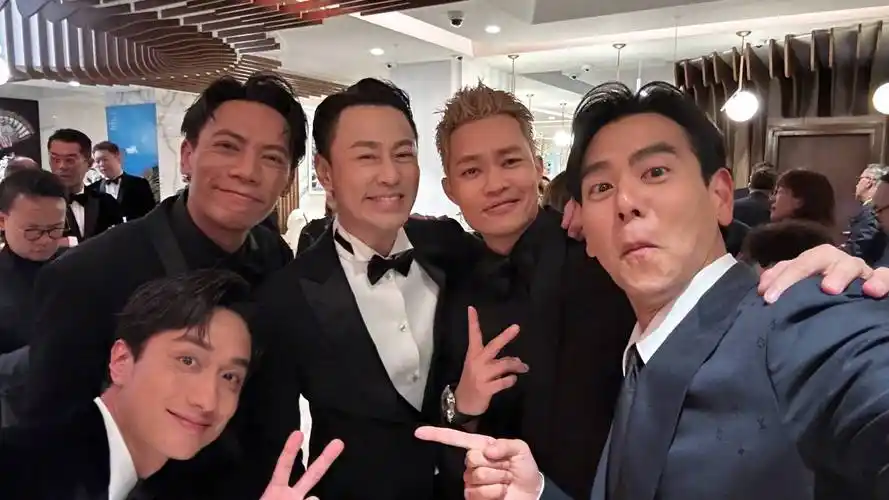 彭于晏晒戛纳众明星大合影,佟丽娅很豪放,古天乐脸僵,林峰老了