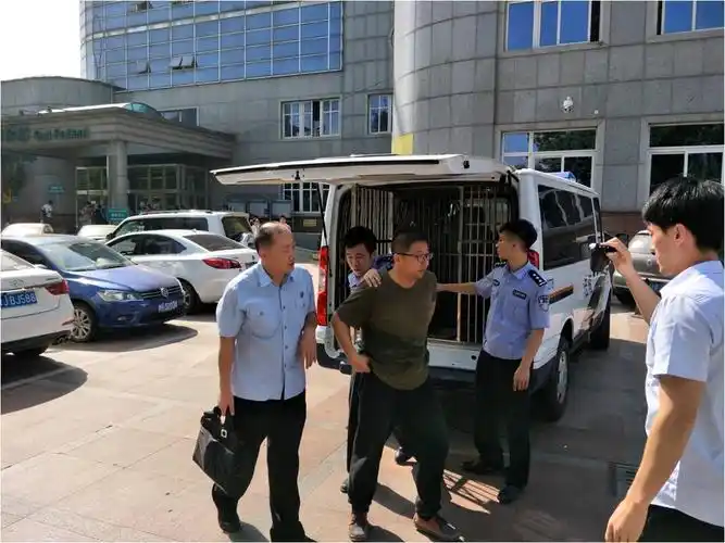 在执行一线的老庭长——记滨海新区法院执行局执行一庭副庭长孙占江