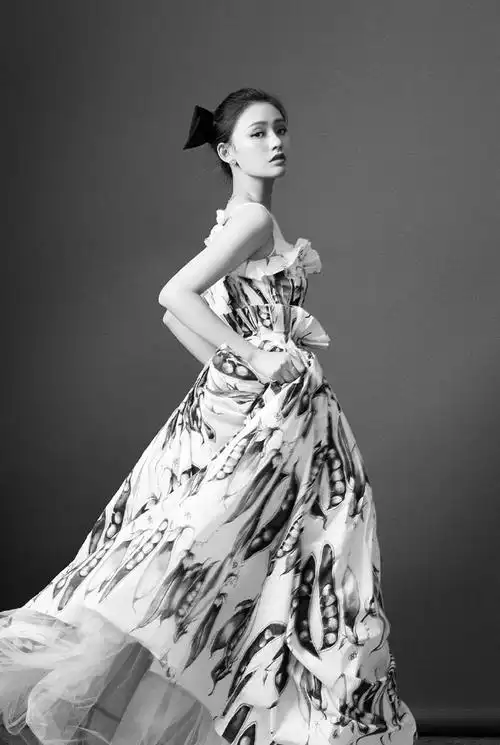 林允黑白质感时尚杂志封面大片