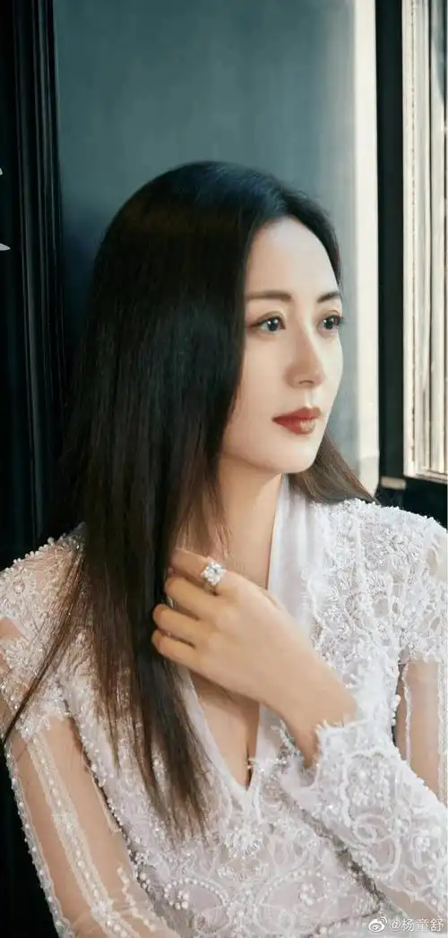 气质美女杨童舒