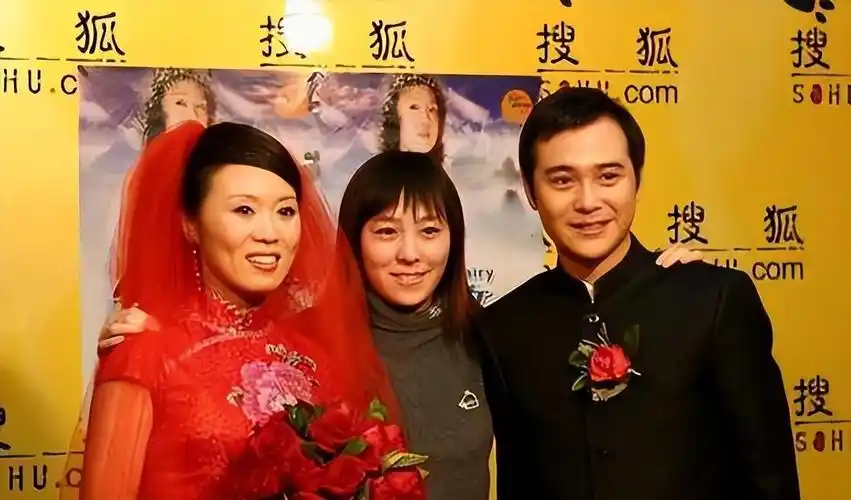 回顾演员阮巡娶了大15岁的妻子恩爱相伴19年没有孩子成遗憾