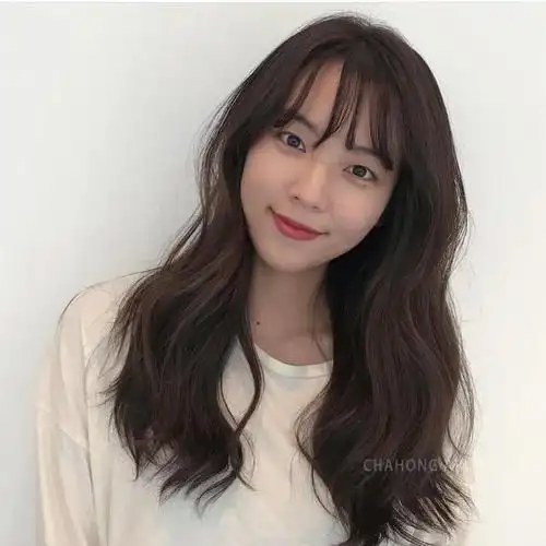 30岁女人减龄中长发发型(30岁女人发型中长发)-中纳网