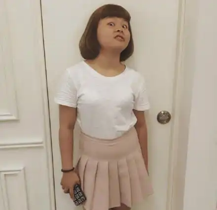 小鲜肉搭档sunshine组合里最丑的女孩拍戏,网友却说男主赚翻了!