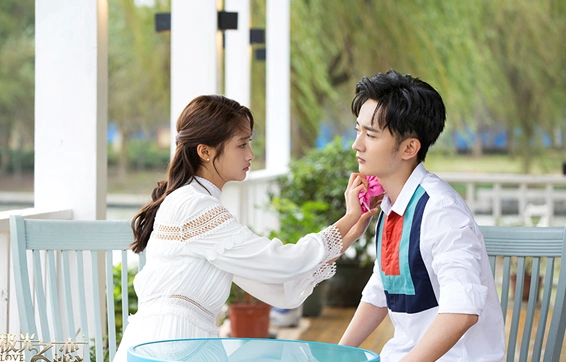 《极光之恋》朱晓鹏暖心再升级 为守护关晓彤不惜改名